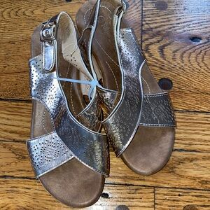 Nature breeze size 7.5 sandals